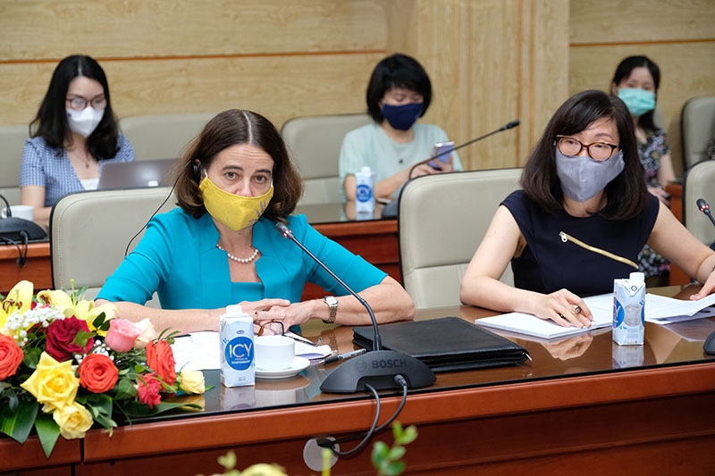 Vietnam seeks COVID-19 vaccine assistance from Switzerland, France, Australia